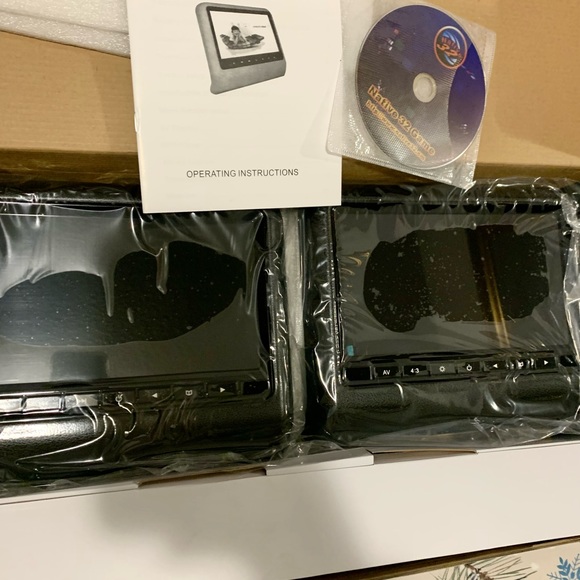 Universal 9" HD LCD Clip-on Car Vehicle Headrest Monitor Display Screen (Pair) - Picture 4 of 9